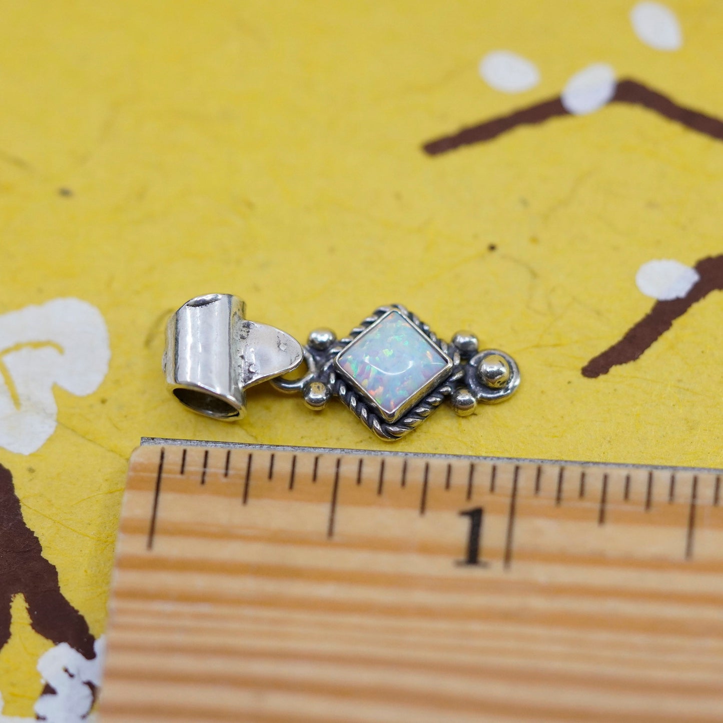 Vintage Native American Sterling 925 silver handmade pendant with opal