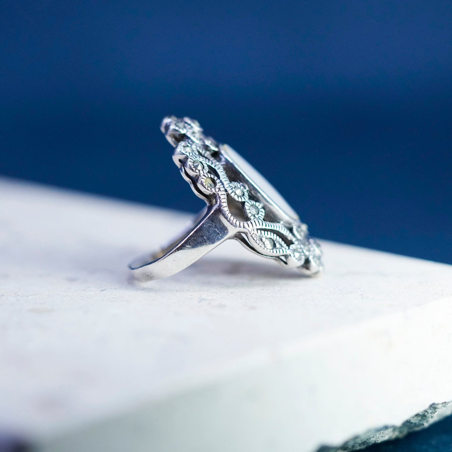 Size 6, VTG sterling 925 silver handmade ring with mother of pearl marcasite