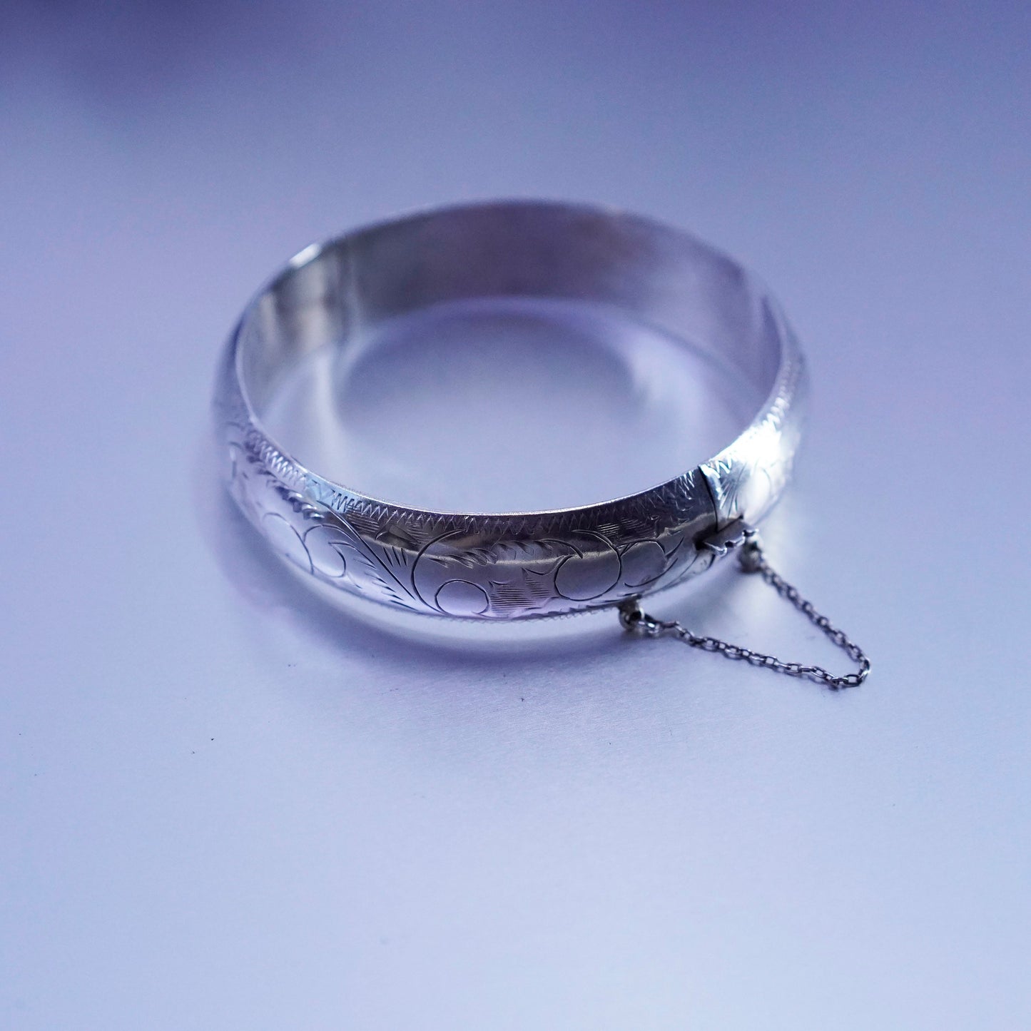 7”, Sterling 925 silver handmade bracelet, textured hinged bangle secure chain