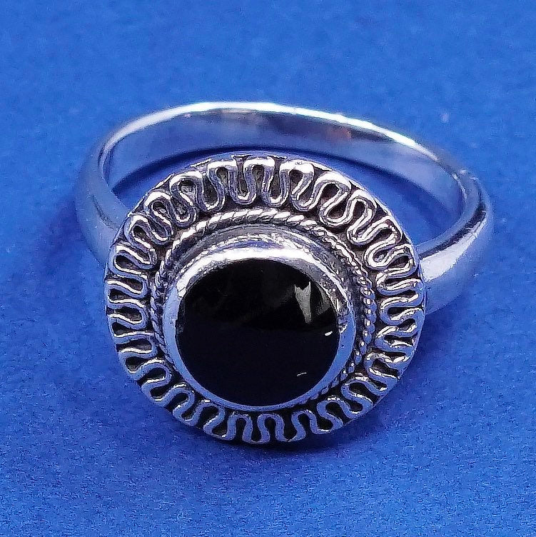 Size 7.25, vtg Sterling silver handmade ring, 925 w/ obsidian N filigree