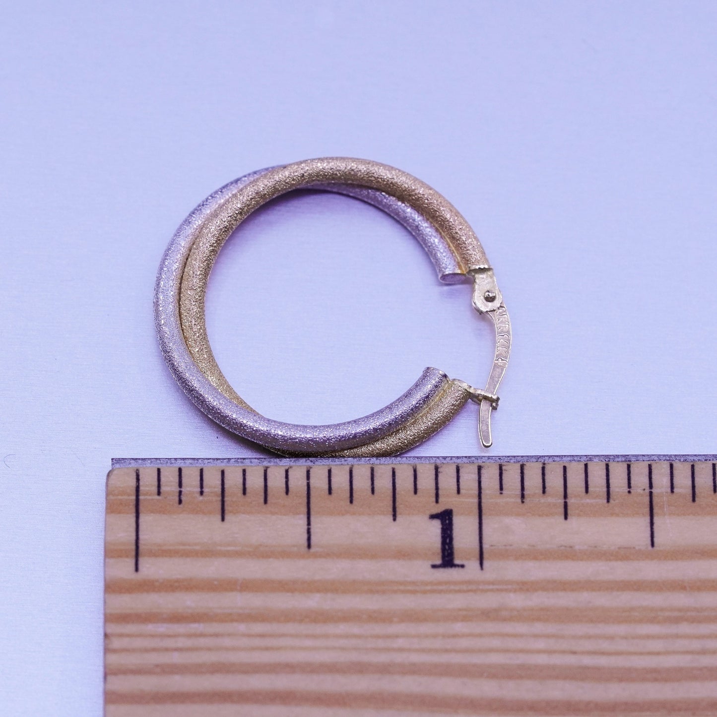 1” 3.3g, 14K 585 yellow gold white gold entwined matte hoops, huggie earrings