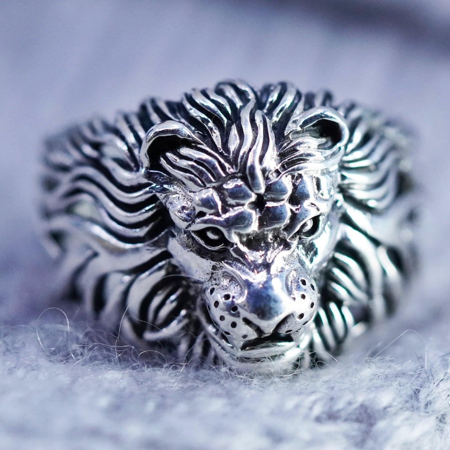 Size 7.75, vintage handmade Sterling 925 silver ring, lion head band