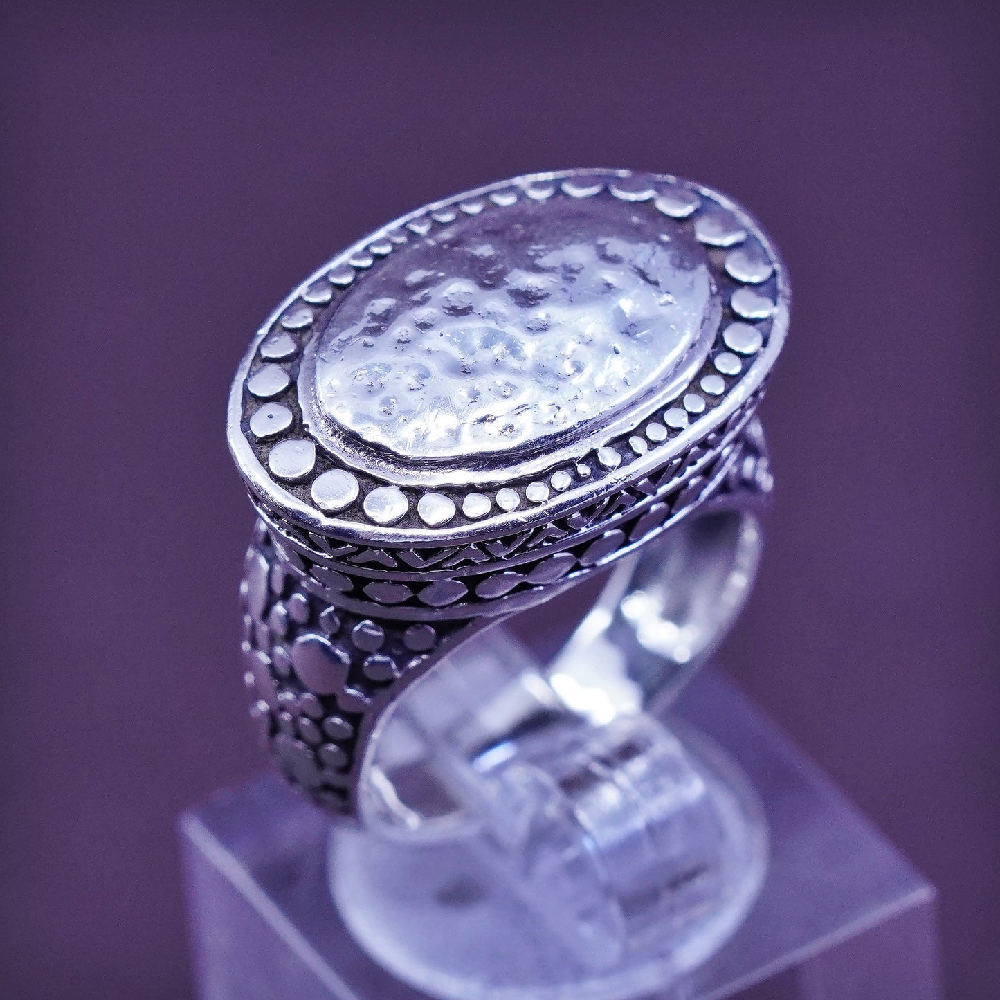 Size 6, vtg hammered sterling silver ring. 925 handmade pebble textured band
