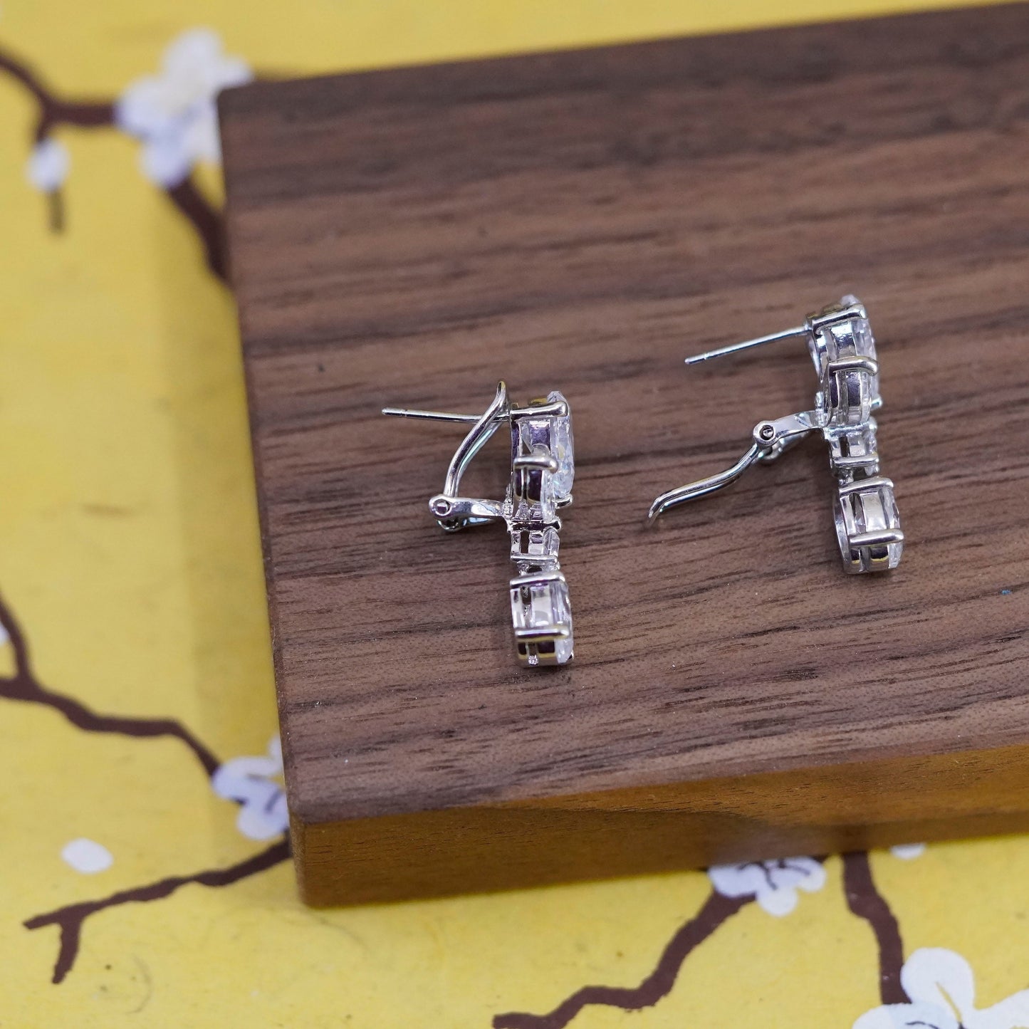 Vintage Elegant Sterling 925 silver earrings with teardrop cz