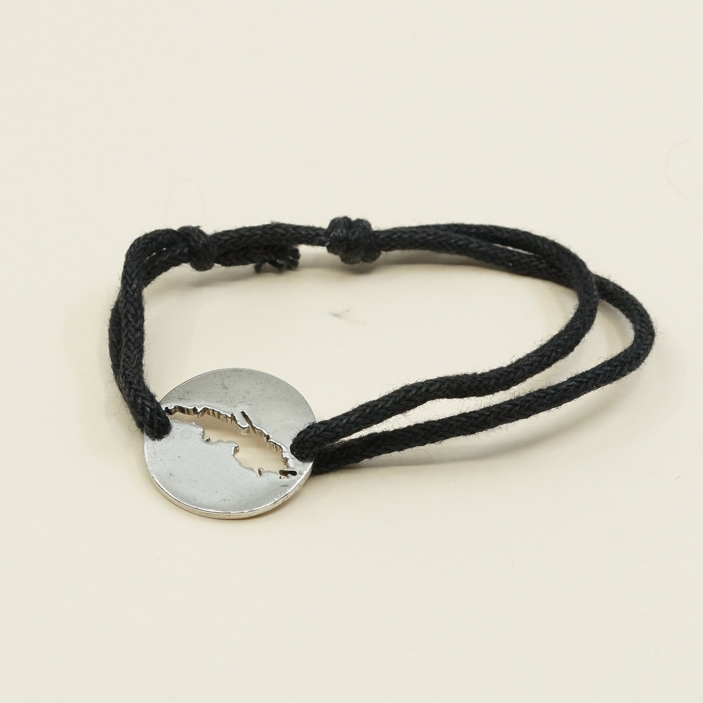 6.25”, VTG thread bracelet, 925 sterling silver tag w/ "les iles du monde”