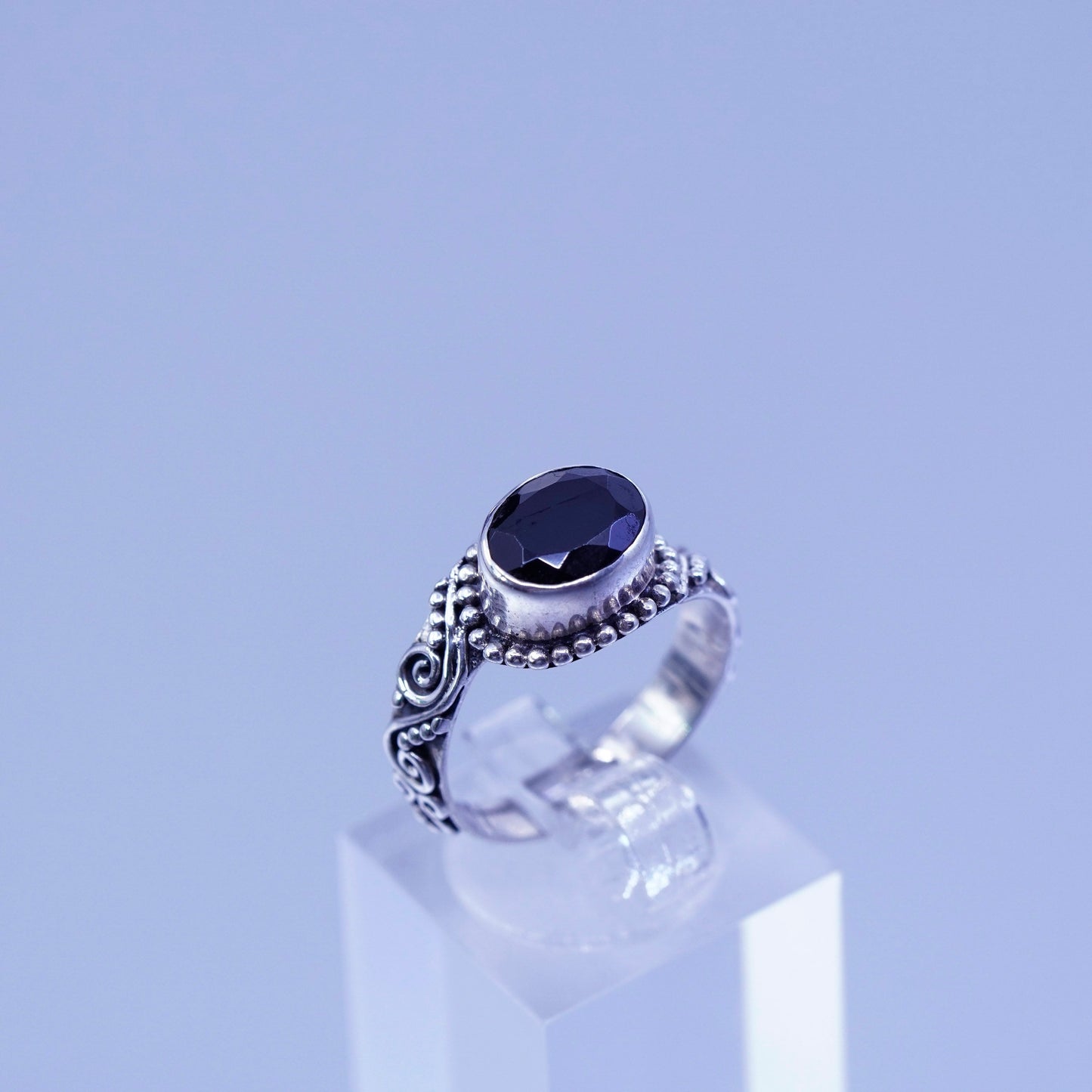 Size 7.25, vintage bali Sterling 925 silver handmade ring w/ sapphire and beads