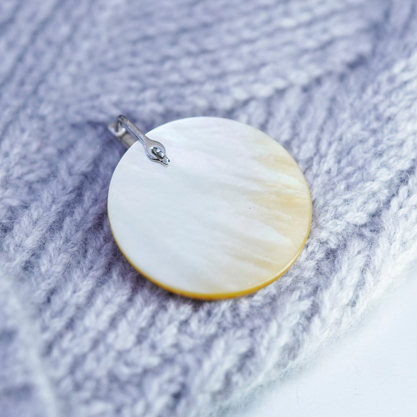 Vintage sterling 925 silver pendant with round golden mother of pearl and pearl