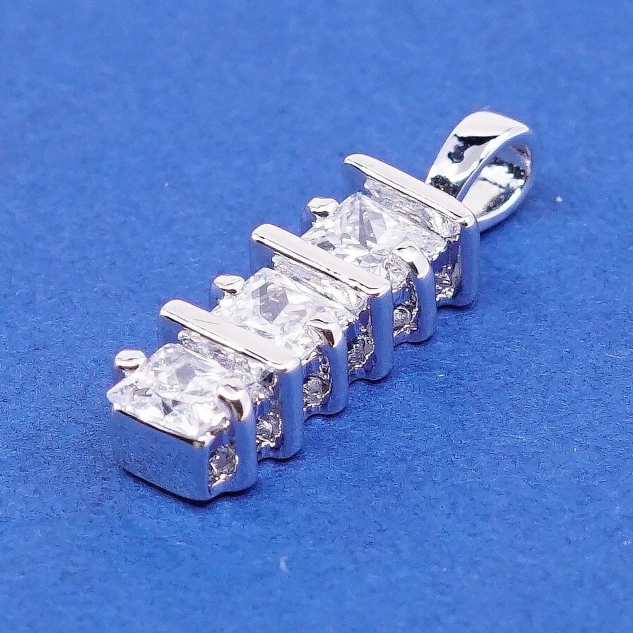 0.75”, vtg Sterling silver handmade pendant, 925 w/ crystal
