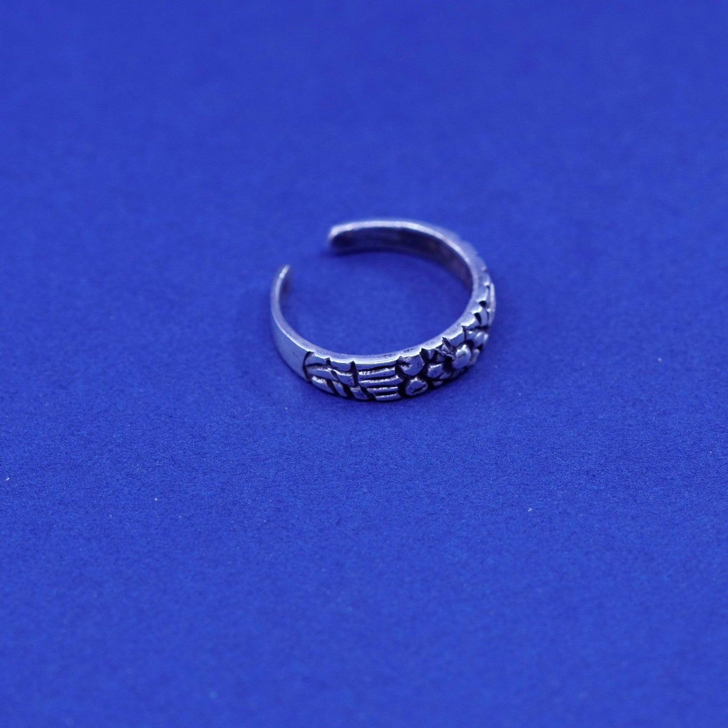 Size 4, vintage Sterling silver handmade ring, 925 flower band
