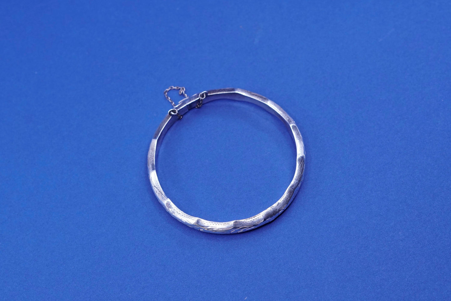 7”, vtg sterling silver handmade bracelet, 925 textured bangle w/ secure chain