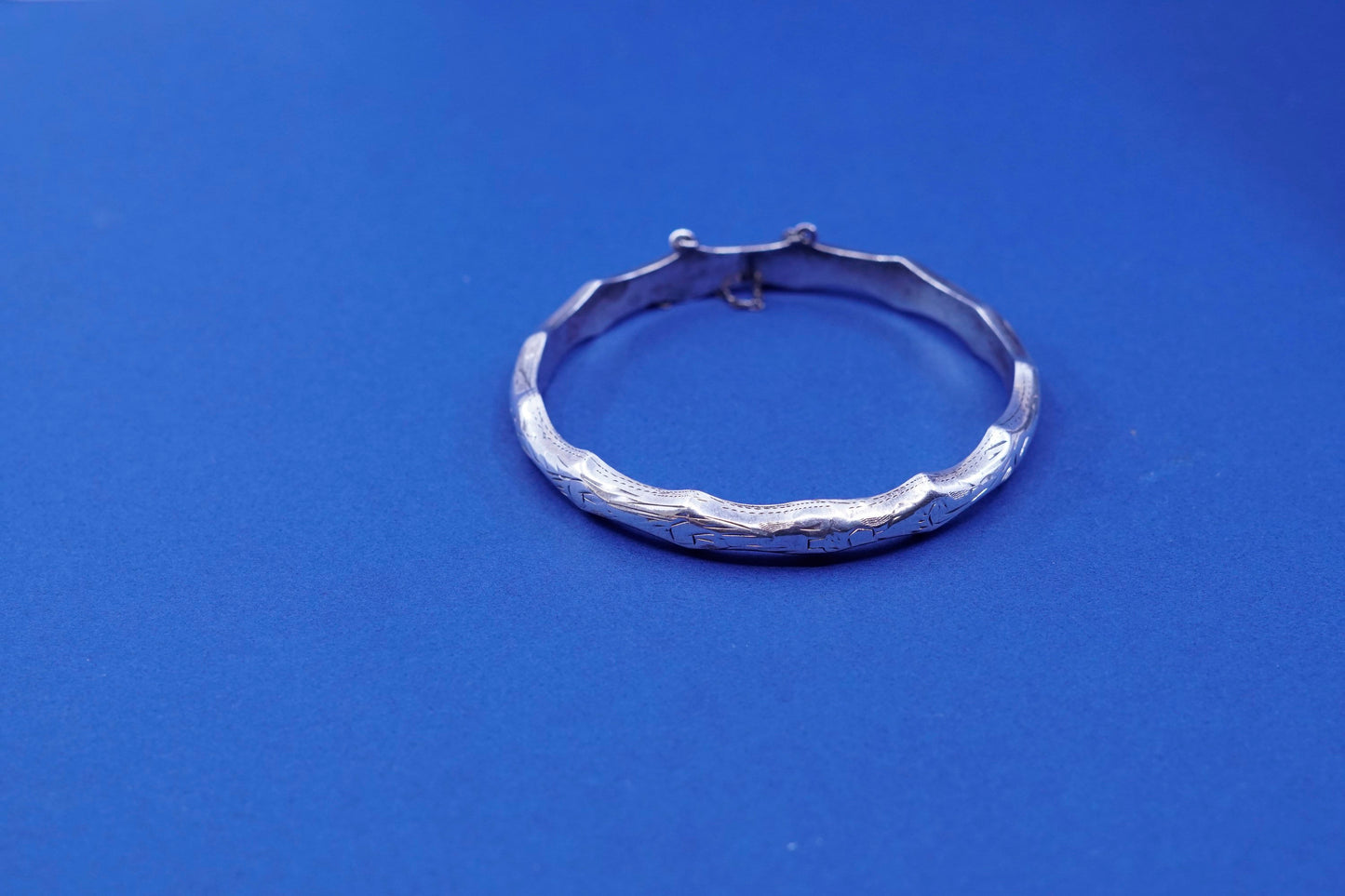 7”, vtg sterling silver handmade bracelet, 925 textured bangle w/ secure chain