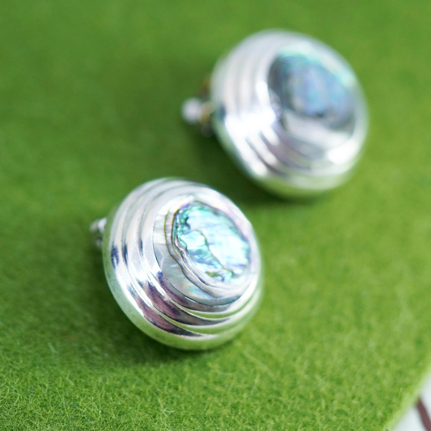 Vintage mexico Sterling 925 silver handmade clip on earrings with abalone inlay