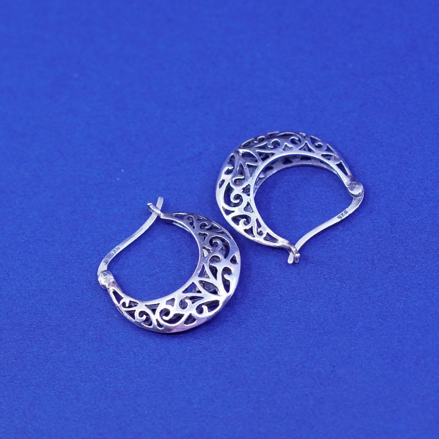 0.75”, Vintage Sterling silver handmade earrings, 925 filigree hoops Huggie