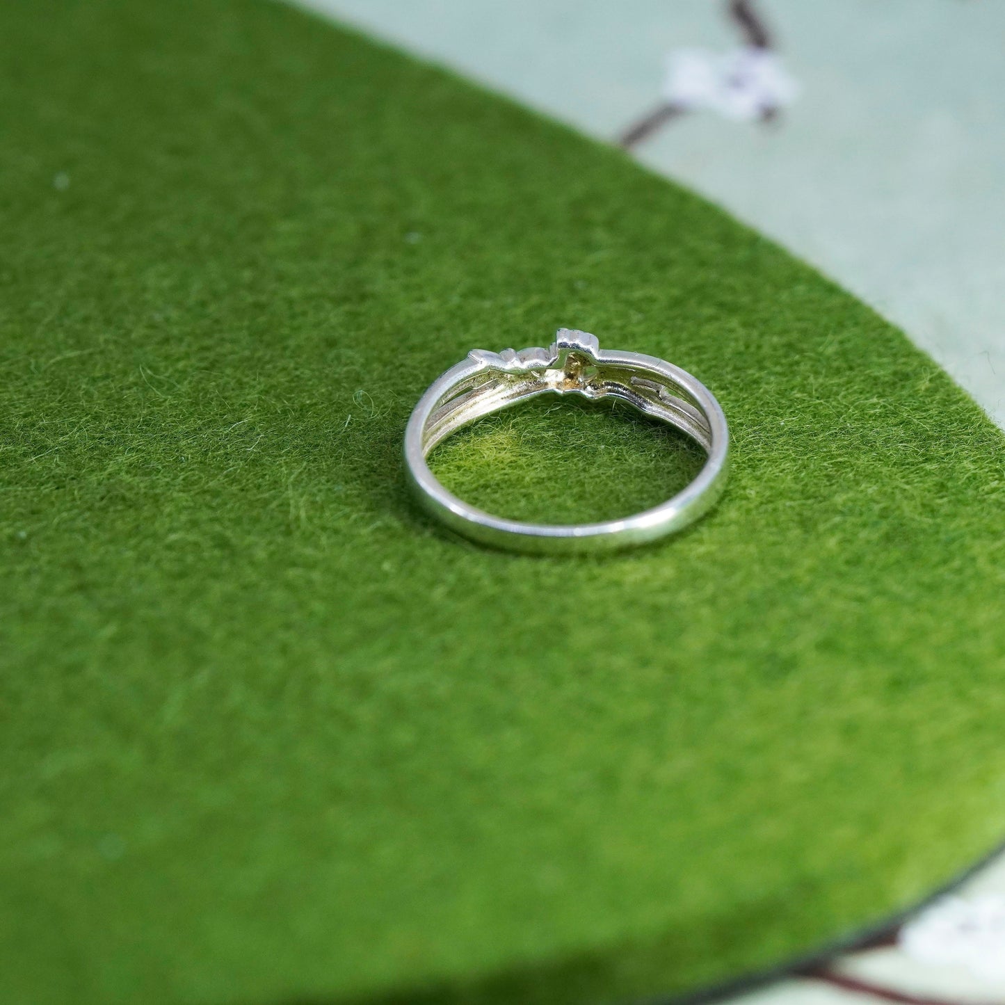 Size 9.5, Vintage Solvar sterling silver claddagh ring, holding heart 925 band