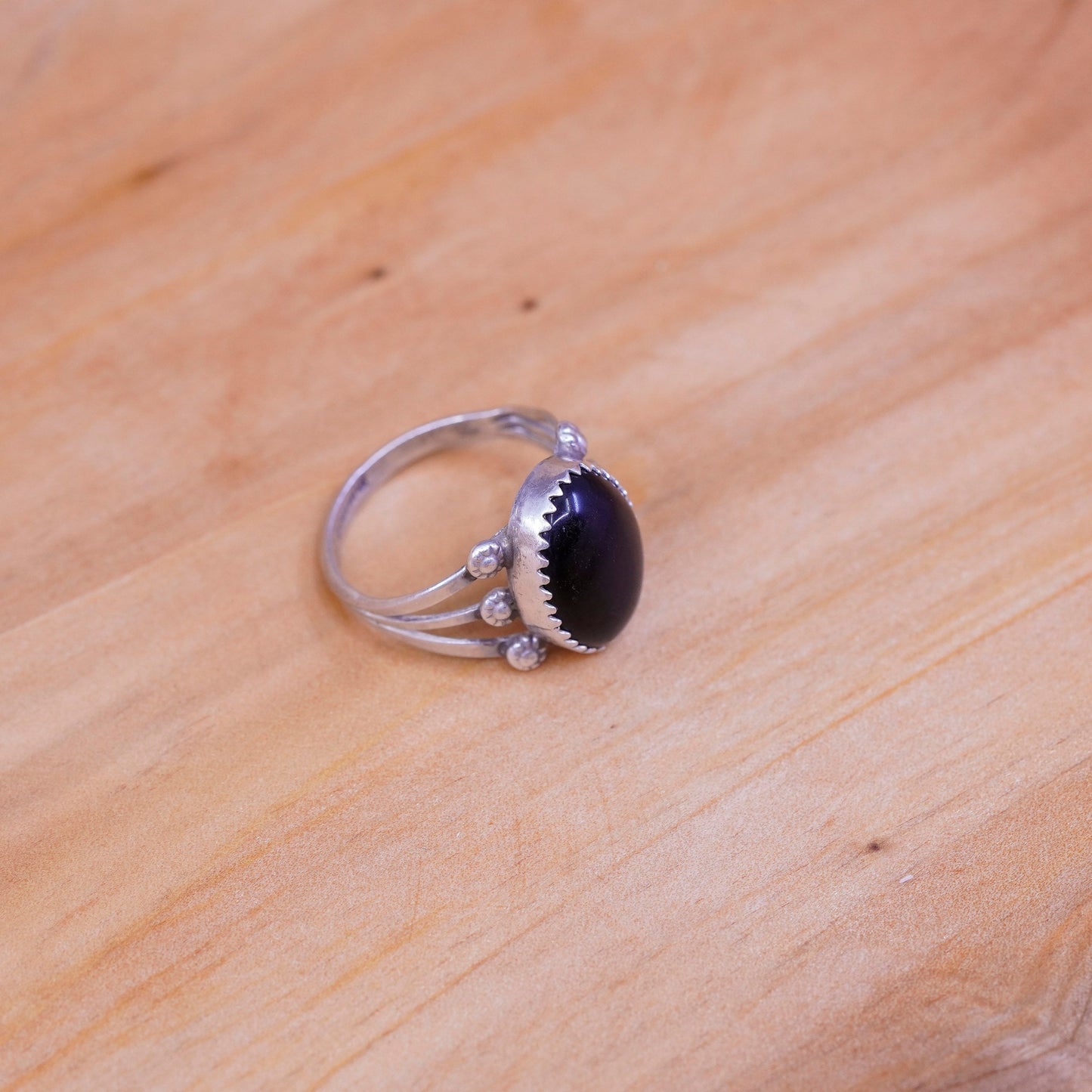 Size 7.5, vintage Sterling 925 silver handmade ring with onyx