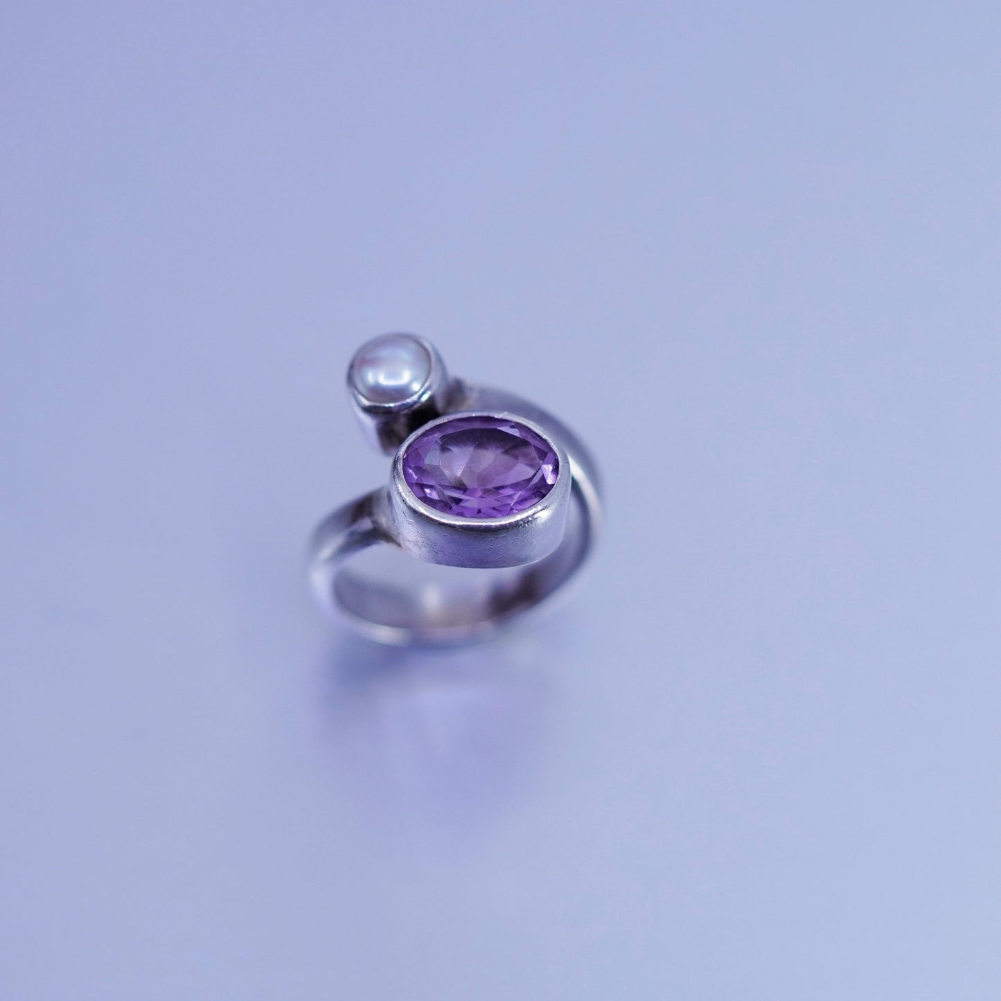 Size 5, vintage Sterling 925 silver handmade wrap band ring with amethyst pearl