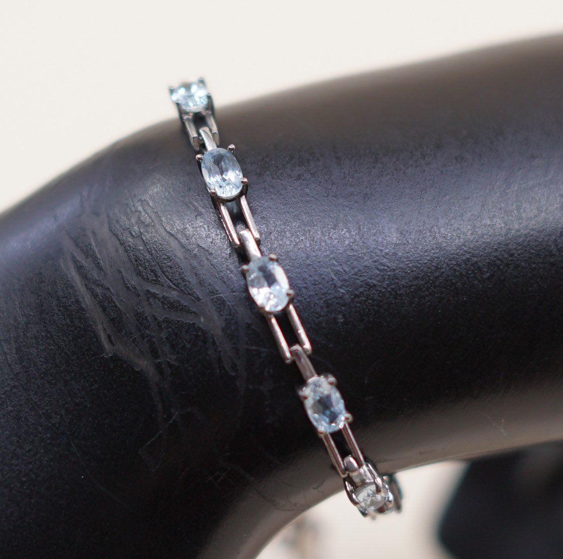 7", VTG Sterling silver fashionable tennis bracelet, 925 Link chain with topaz