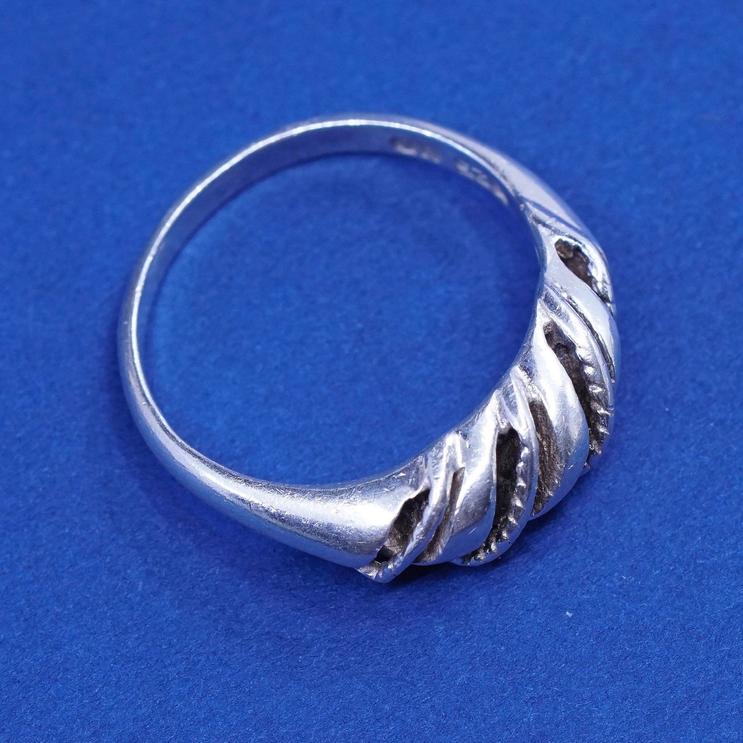 sz 8, vtg Sterling silver handmade ribbed ring, 925 statement band with wave