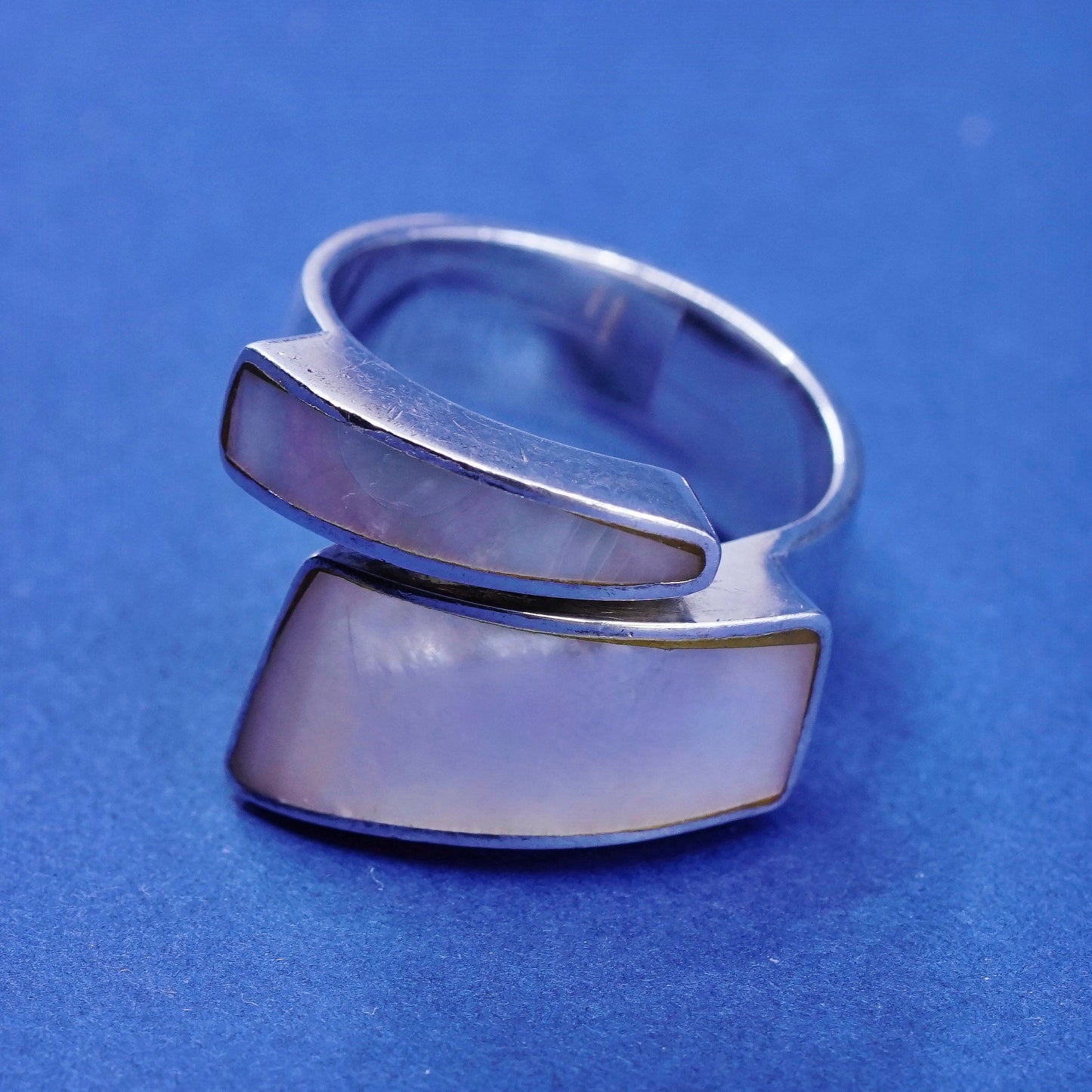 Size 7, vintage Sajen Sterling 925 silver statement ring with mother of pearl