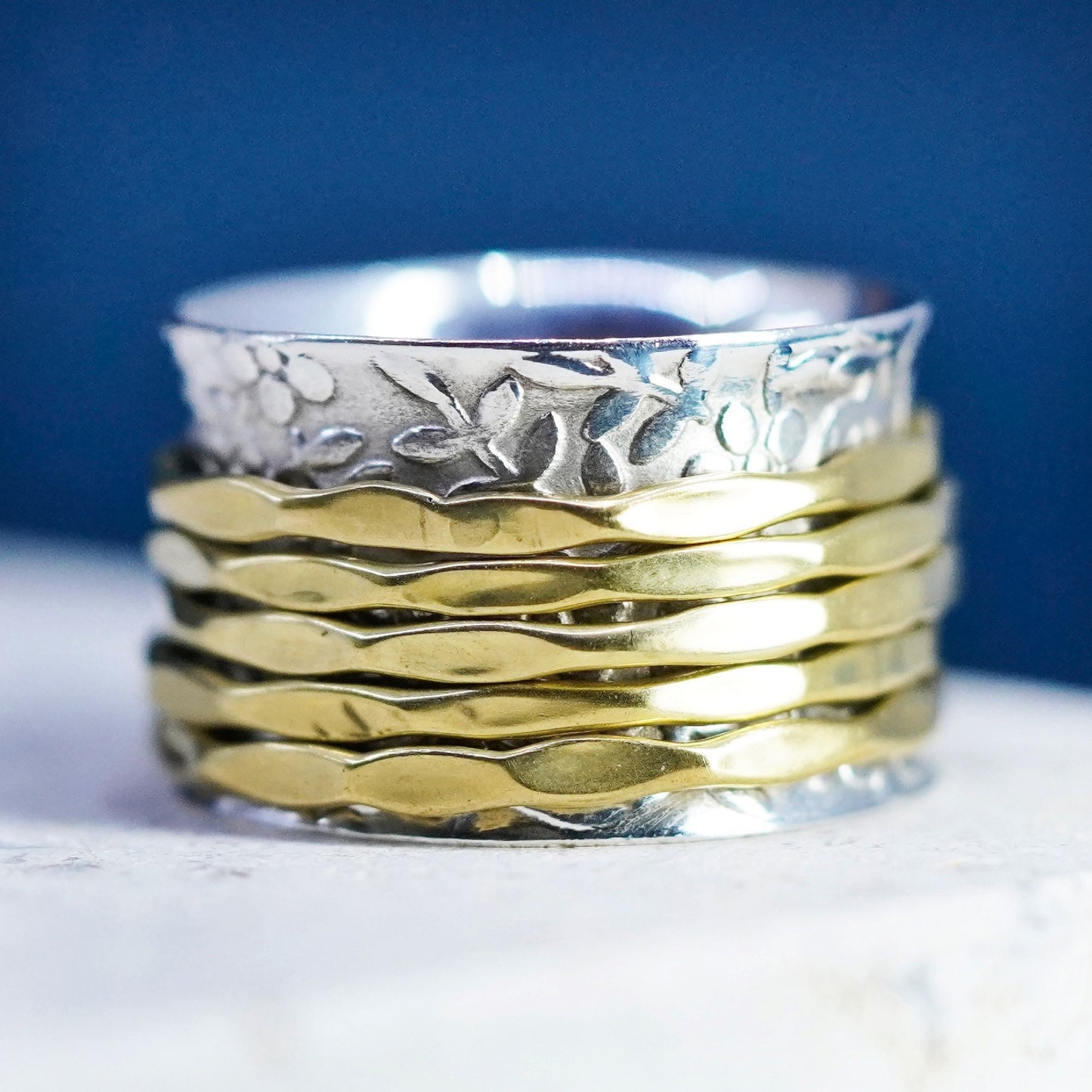 Size 6.5, vintage two tone sterling 925 silver wide band ring w/ copper spinner