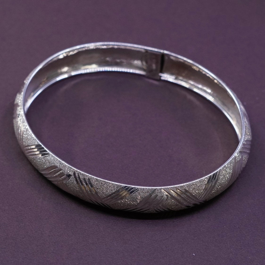 7.75", vtg Sterling silver handmade bracelet, hinged bangle w/ Matt surface