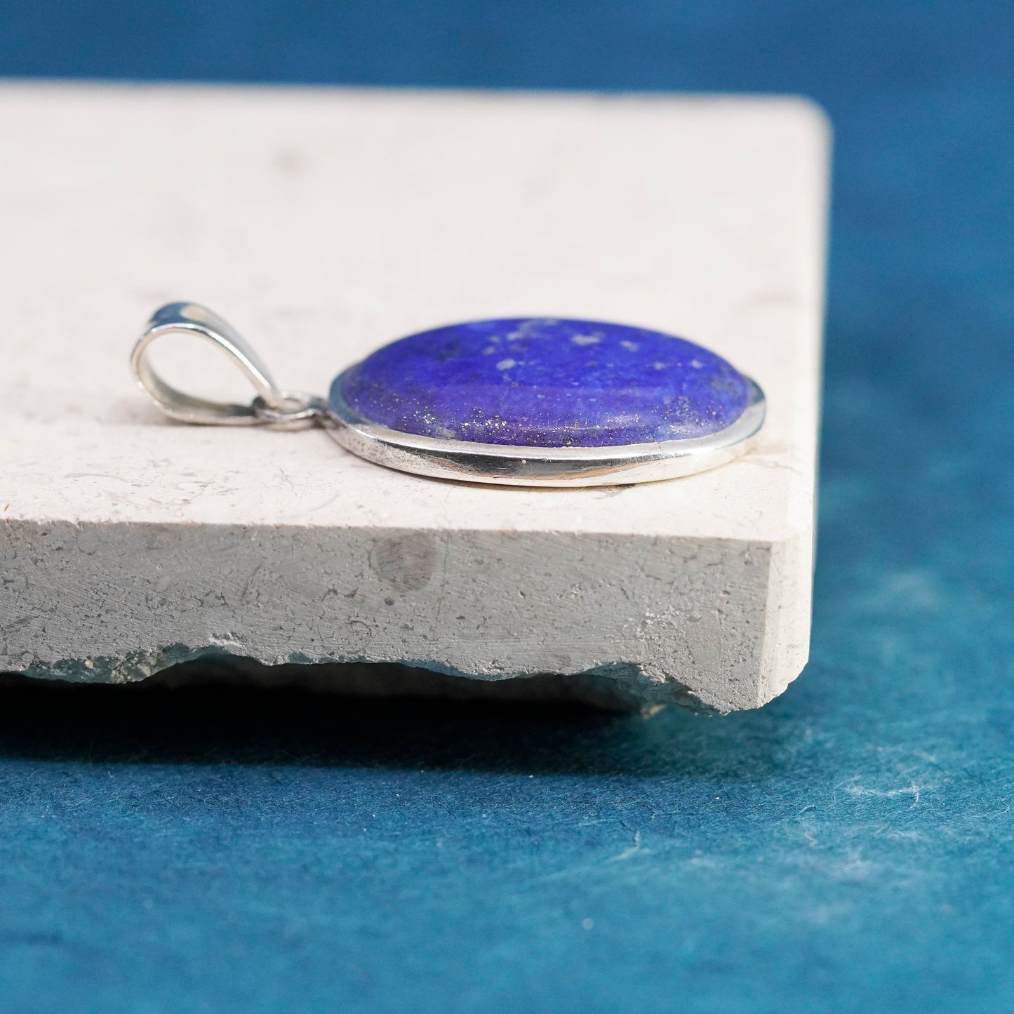 Vintage sterling 925 silver handmade pendant with oval lapis lazuli
