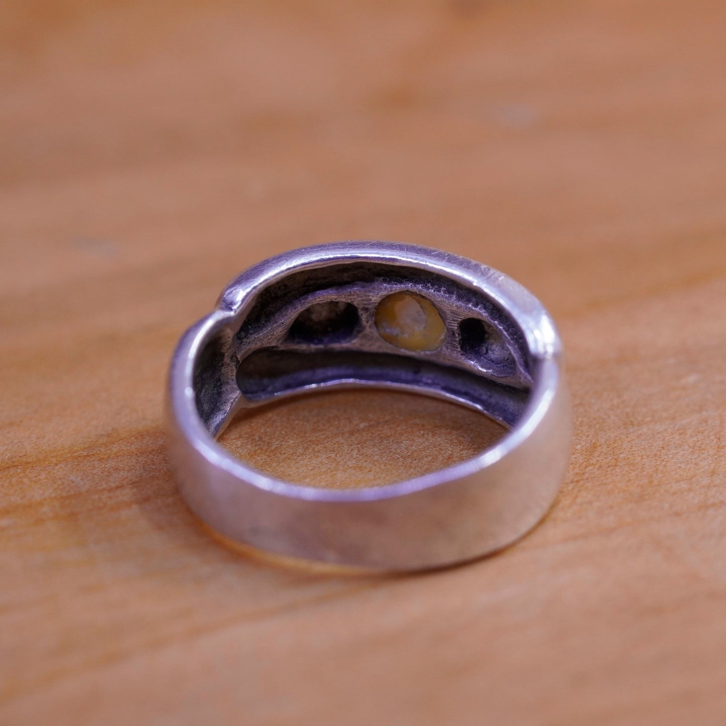 Size 5, vintage Sterling 925 silver handmade ring with mother of pearl and bead