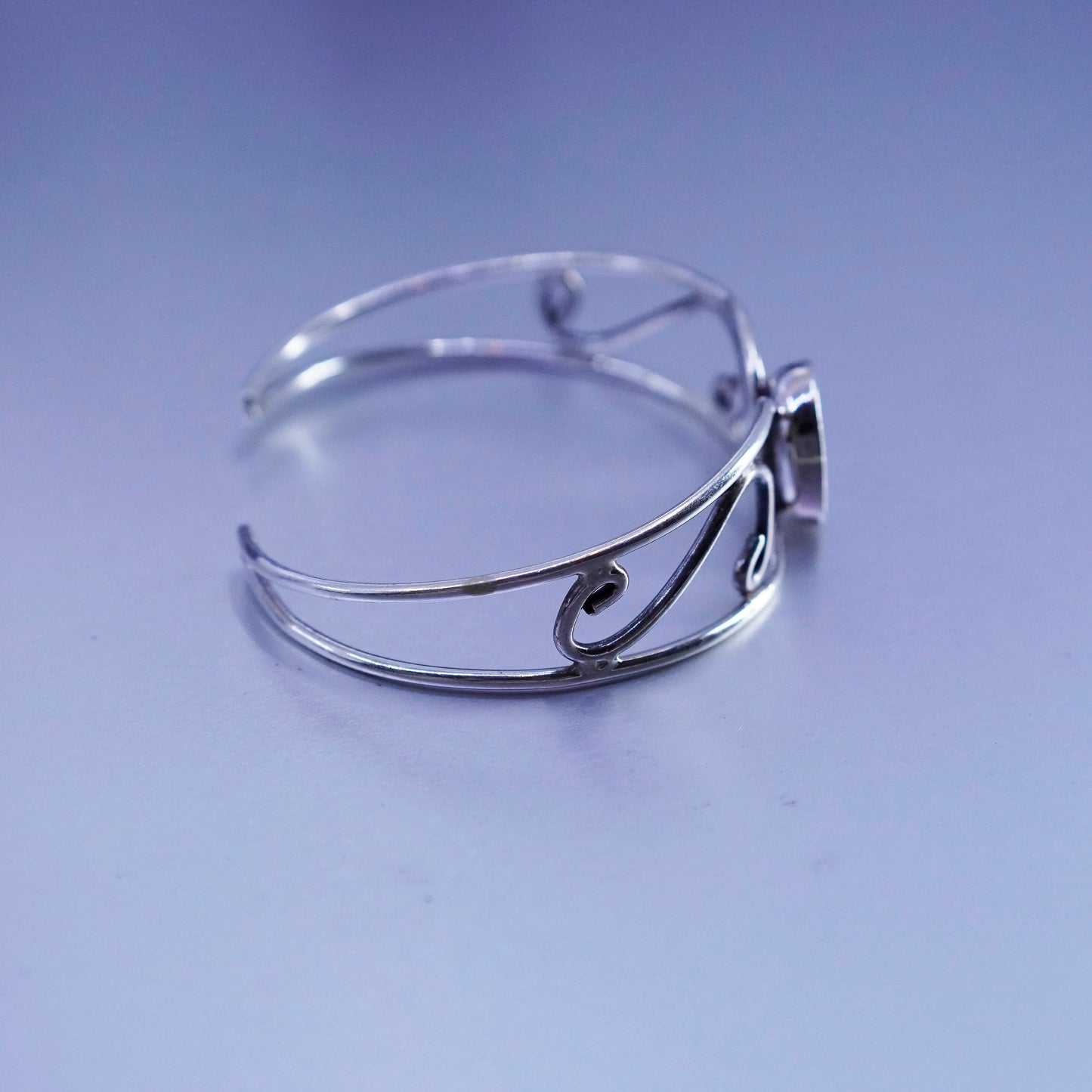 6.25”, Vintage Sterling 925 silver handmade bracelet, twisted cuff w/ turquoise