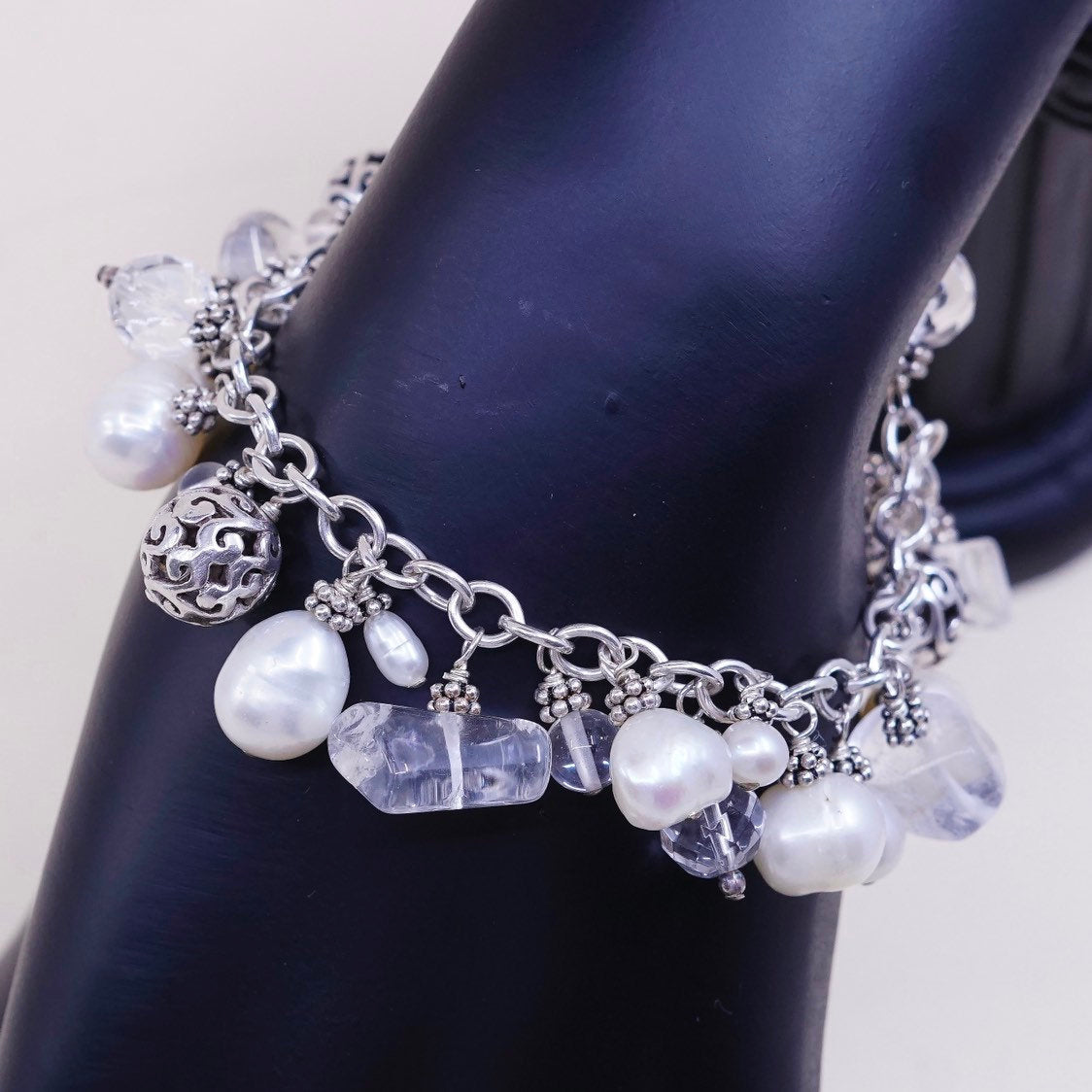 7.75", VTG handmade bracelet, pearl crystal beads w/ 925 beads N toggle
