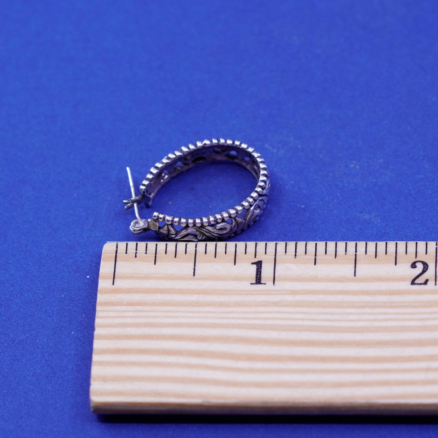 0.75”, vtg Sterling silver handmade earrings, 925 filigree leaves hoops Huggie