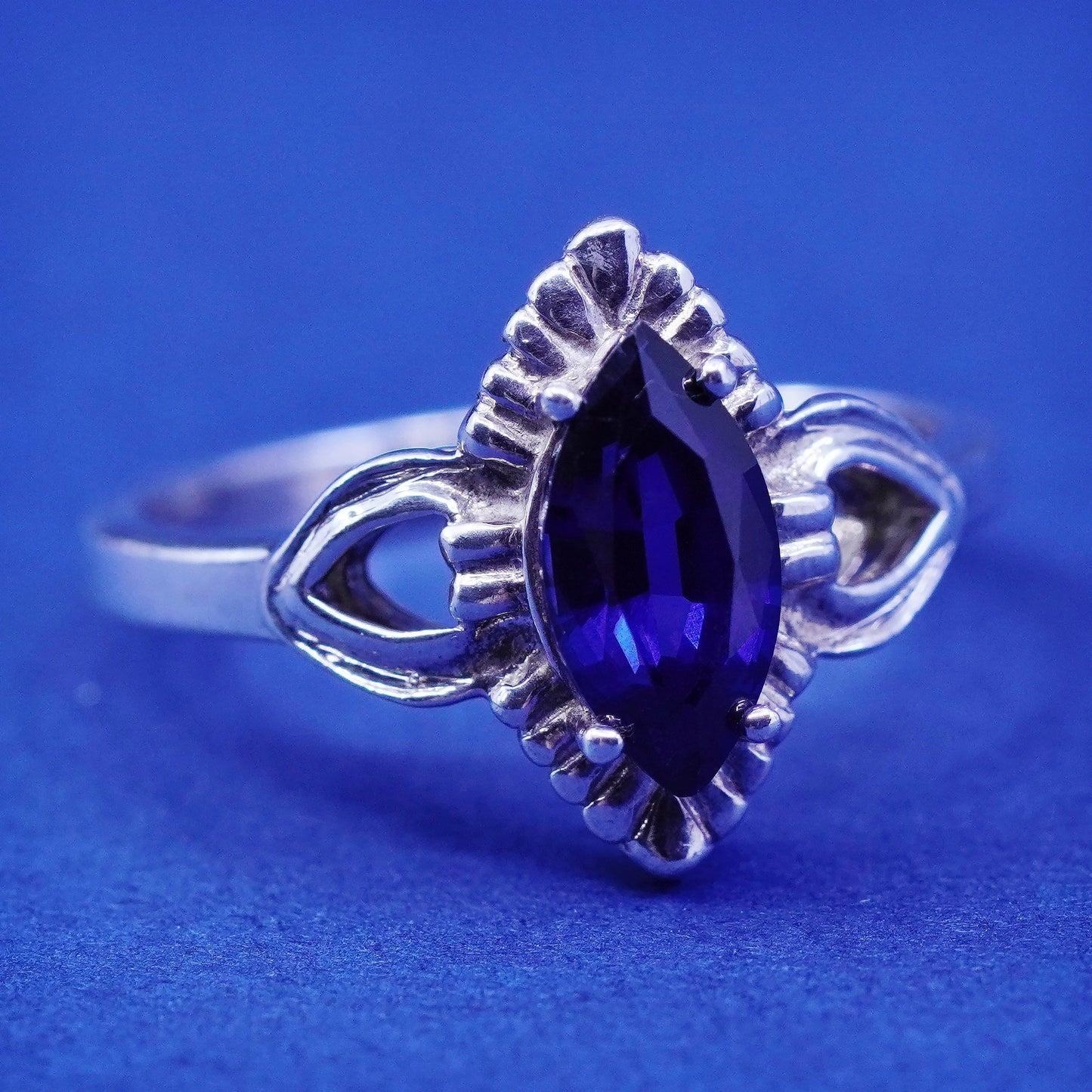 Size 7, vintage Sterling 925 silver handmade ring with sapphire