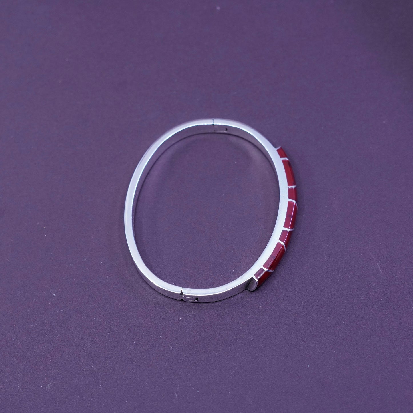 7”, vtg Sterling silver handmade bracelet, 925 hinged bangle with red jasper