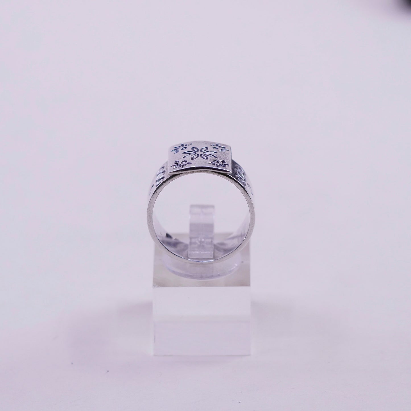 Size 7.75, vintage Sterling 925 silver handmade ring with flower embossed