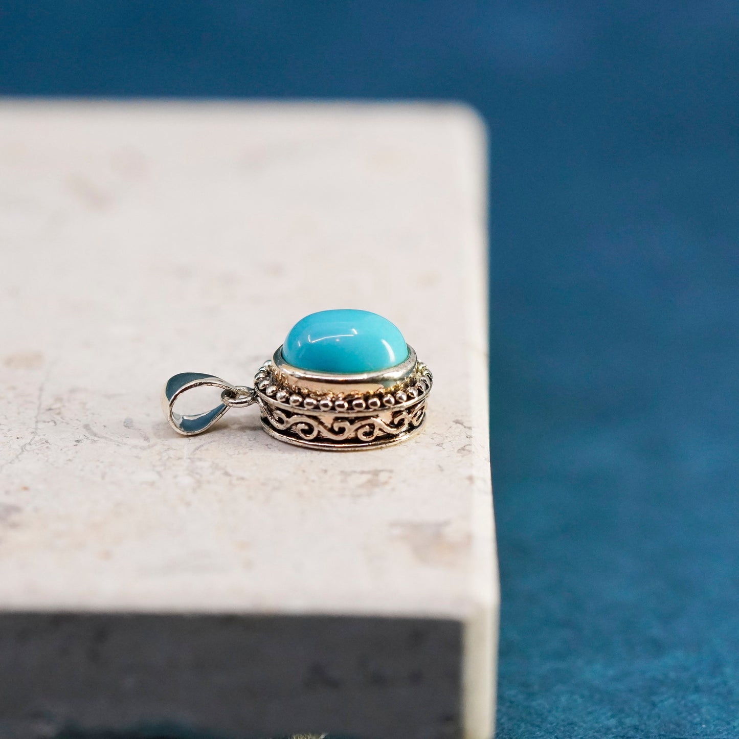 Vintage Sterling 925 silver handmade pendant with oval turquoise