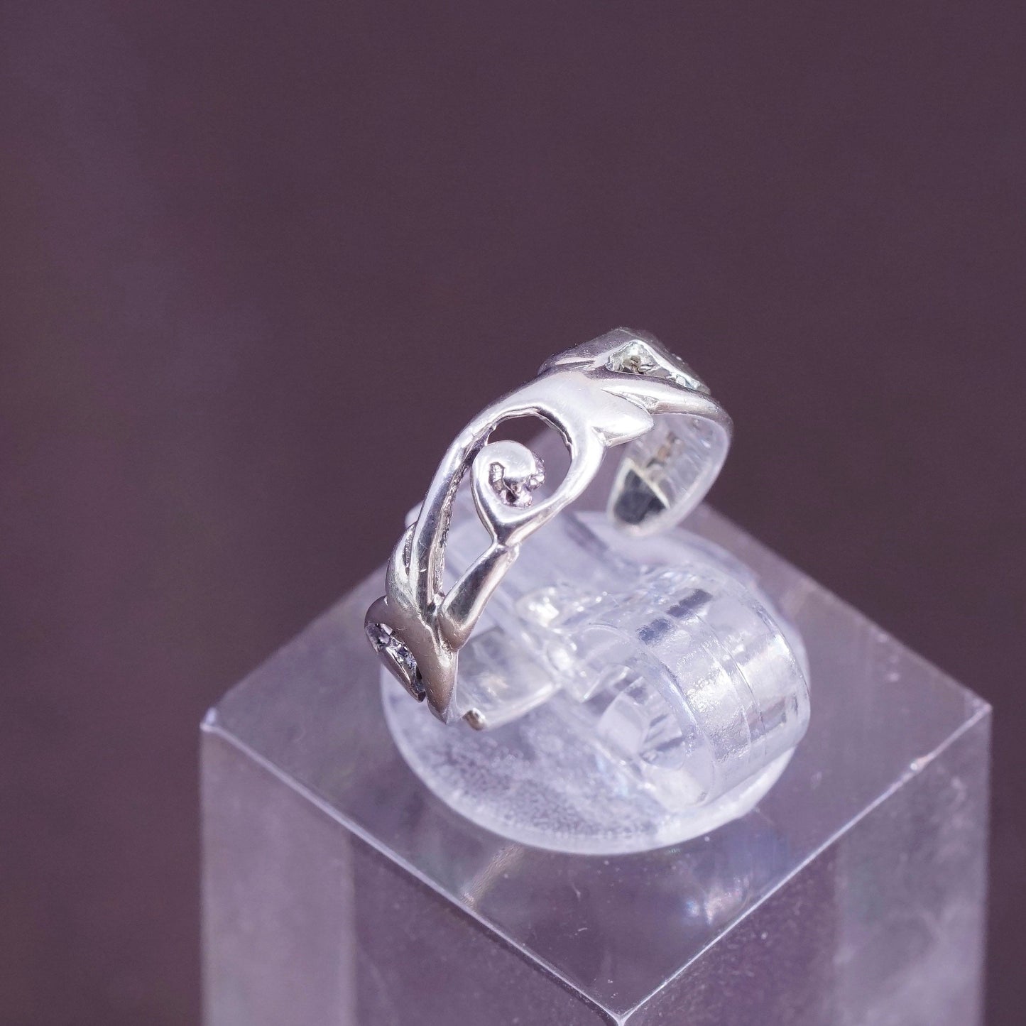 Size 1.5, vintage Sterling silver handmade tiny ring, 925 swirl band, open end