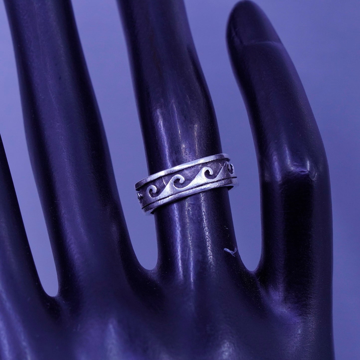 Size 4.5, vintage southwestern Sterling 925 silver ring, wavy wave band