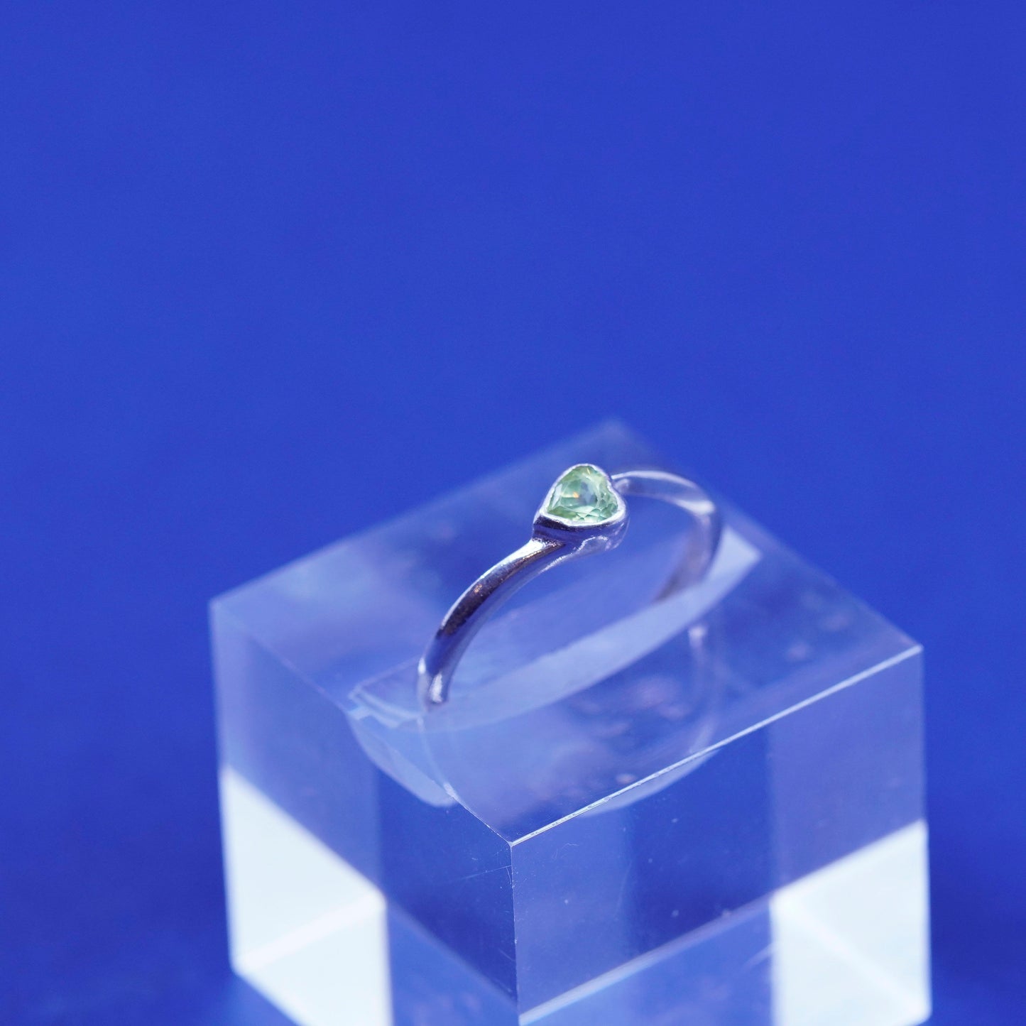 Size 8.25, vintage Sterling silver ring, 925 stackable band with peridot heart