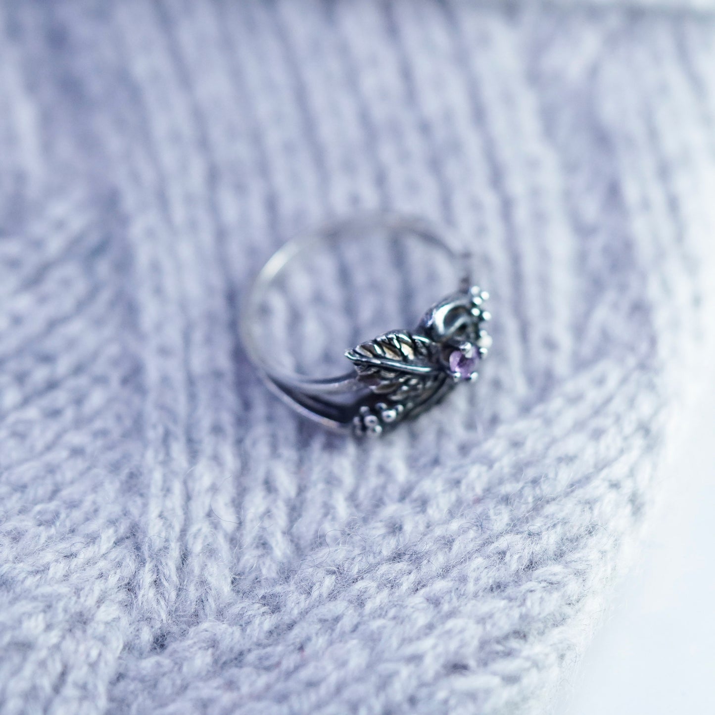 Size 8, vintage Sterling 925 silver handmade ring with amethyst and leaves