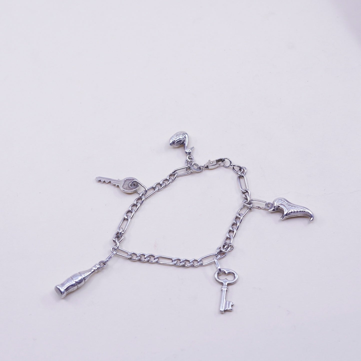 6.75”, beau sterling 950 silver figaro chain bracelet Shoe key coke swan charms