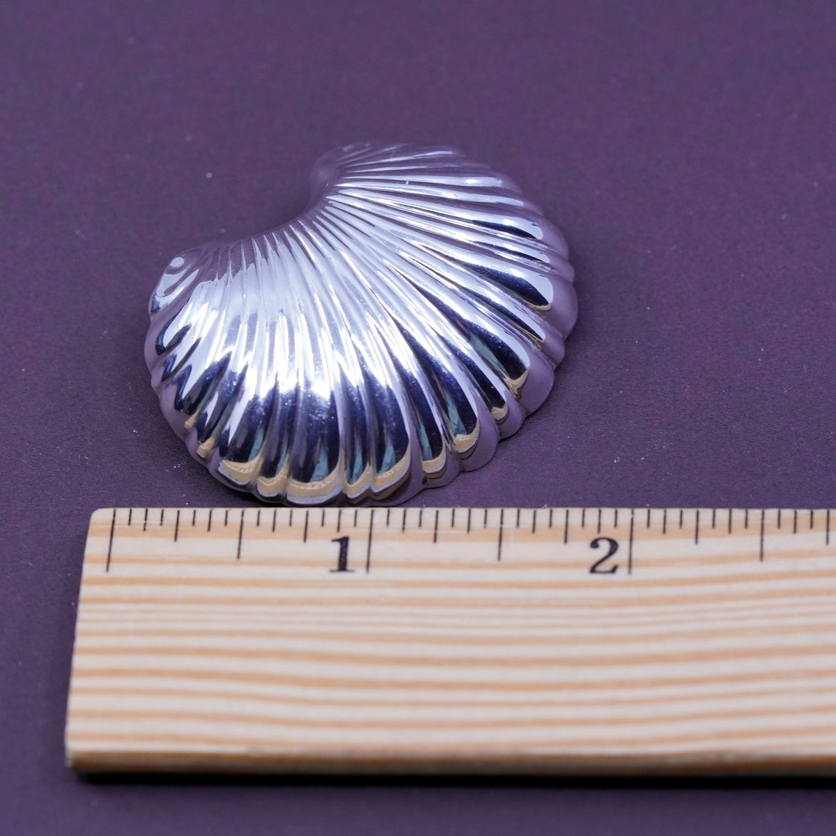 Vintage handmade sterling 925 silver ribbed shell brooch, pendant