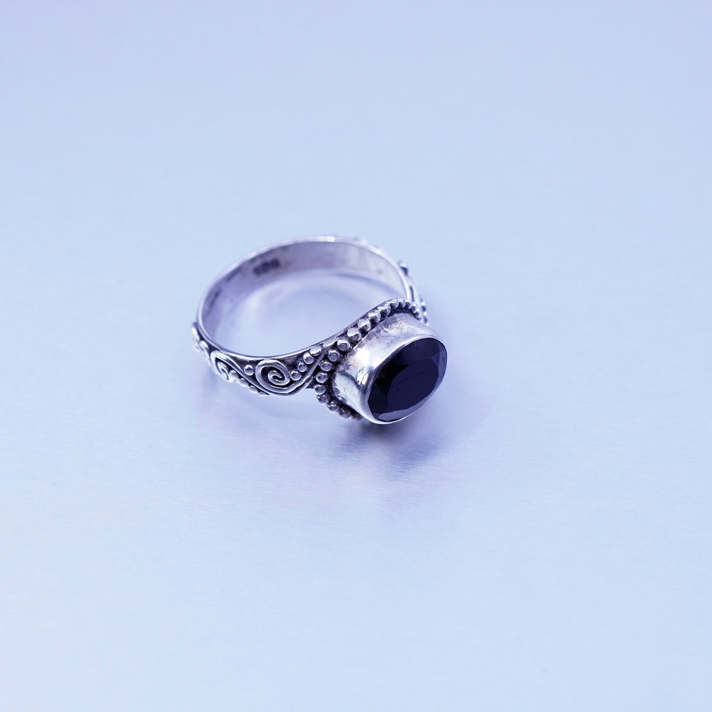 Size 7.25, vintage bali Sterling 925 silver handmade ring w/ sapphire and beads