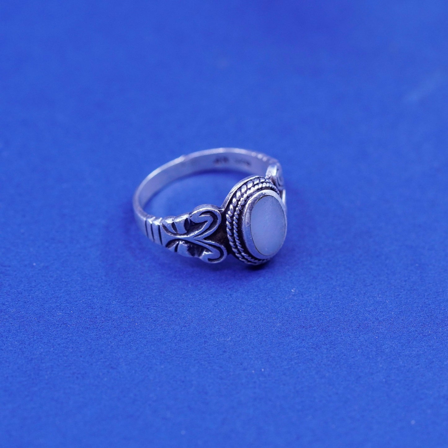 Size 7.25, vintage sterling 925 silver handmade ring with mother of pearl