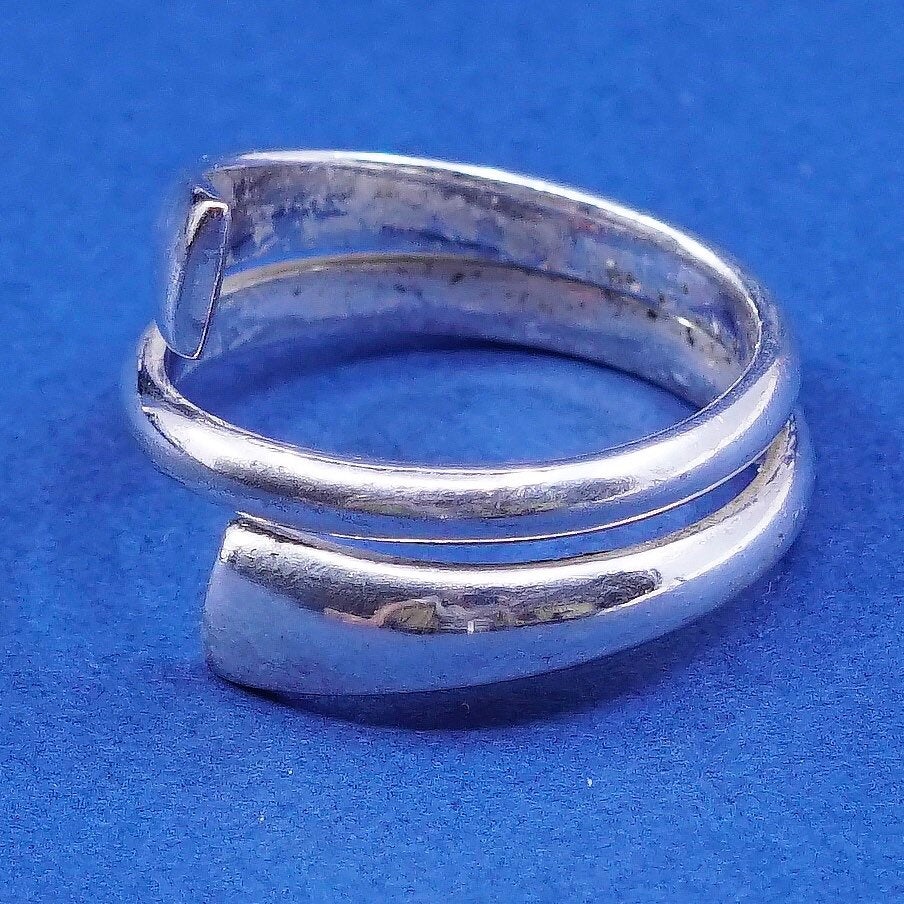 Size 7, vtg Sterling silver handmade wrapped ring, modern 925 statement ring