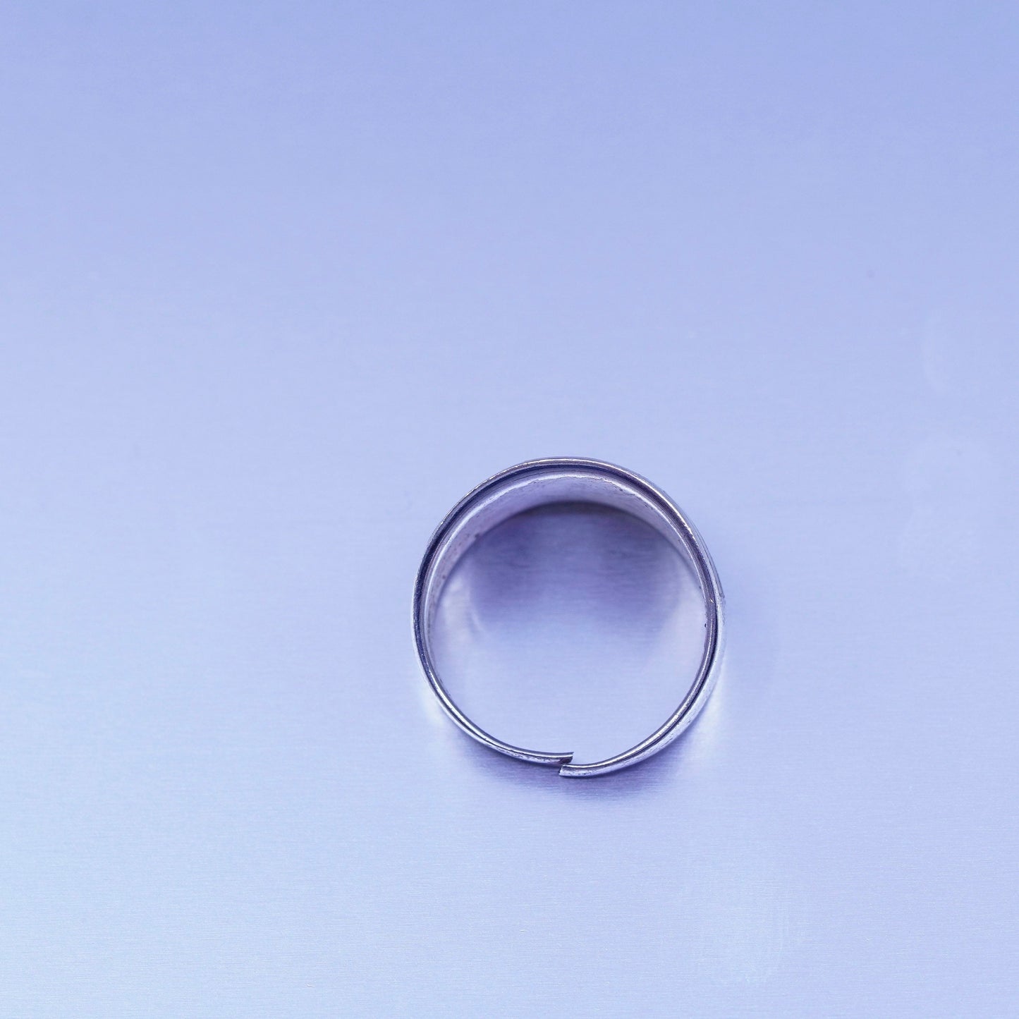Size 6.25, vintage Sterling 925 silver handmade band ring with mother of pearl