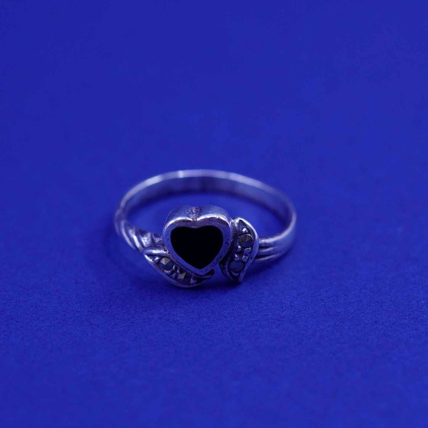Size 7, vtg Sterling 925 silver handmade ring band black heart onyx marcasite