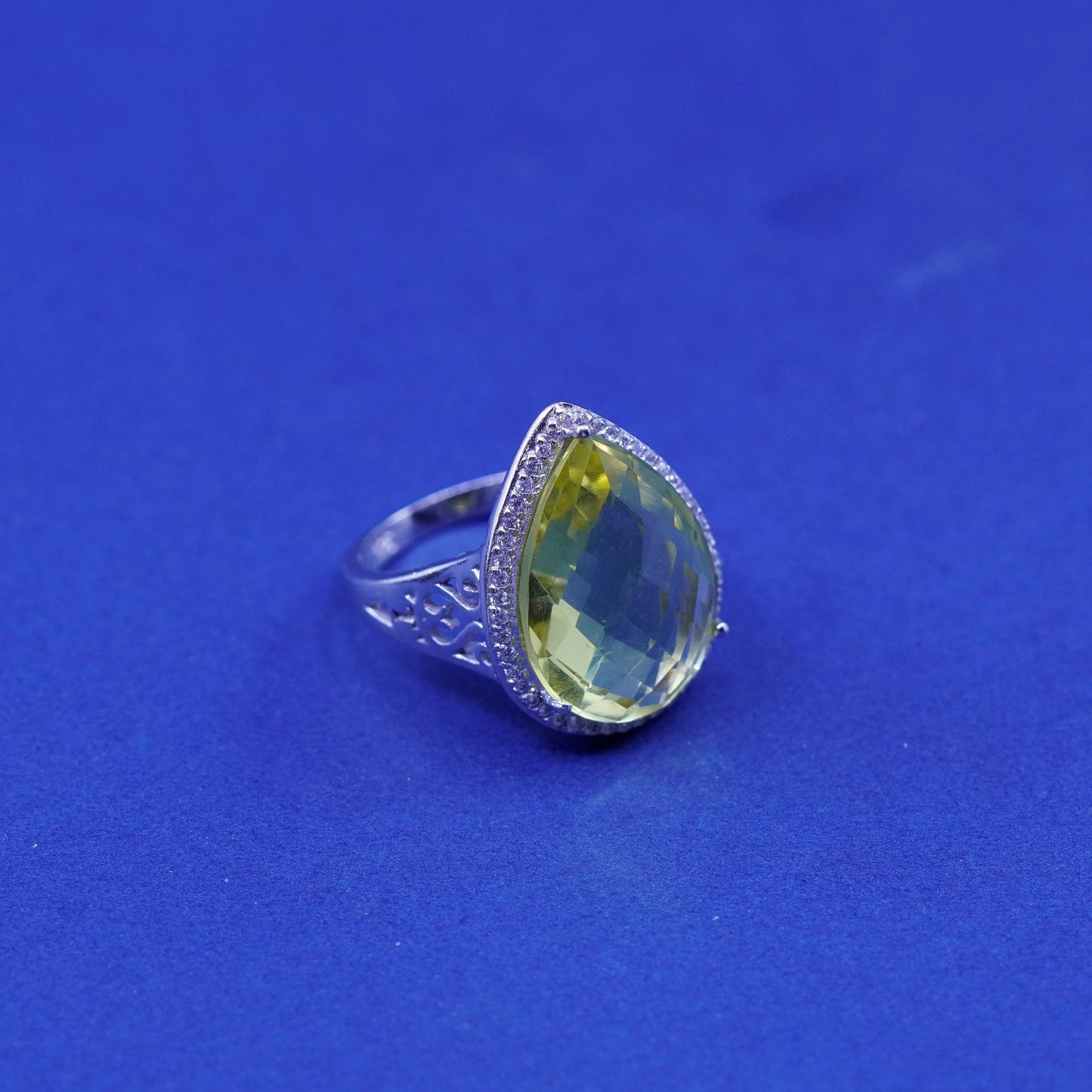 Size 5.75, vintage Sterling 925 silver ring teardrop Prehnite grapestone