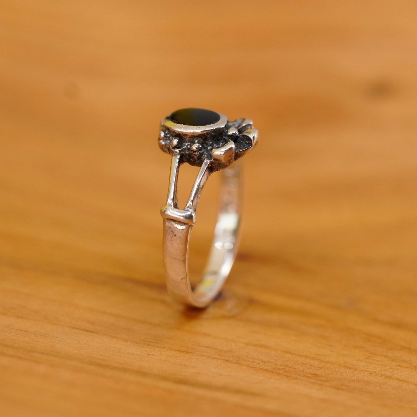 Size 6.5, vintage Sterling 925 silver handmade ring with oval onyx