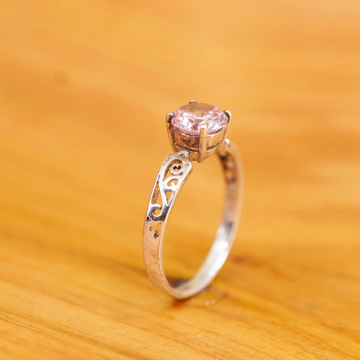 Size 8, vintage Sterling 925 silver handmade ring with pink Quartz