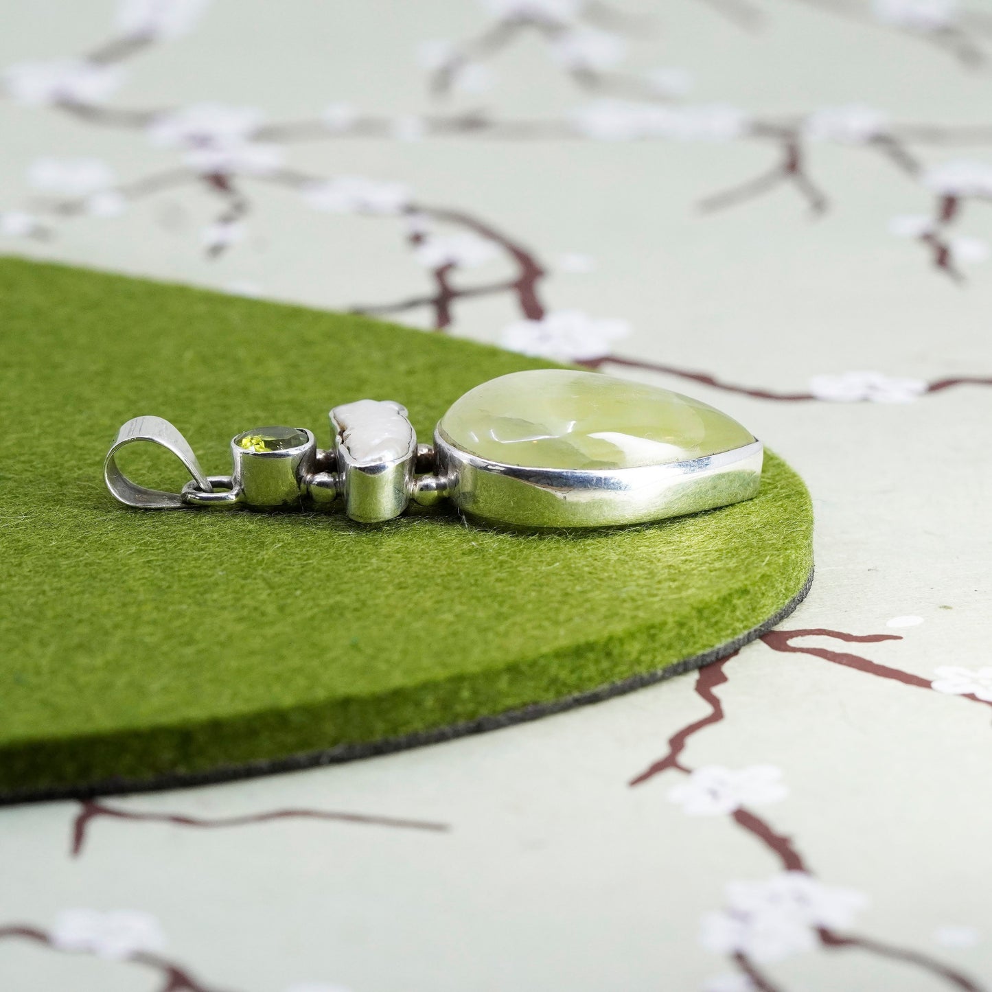 Vintage Sajen Sterling 925 silver pendant with Teardrop jade, peridot and pearl