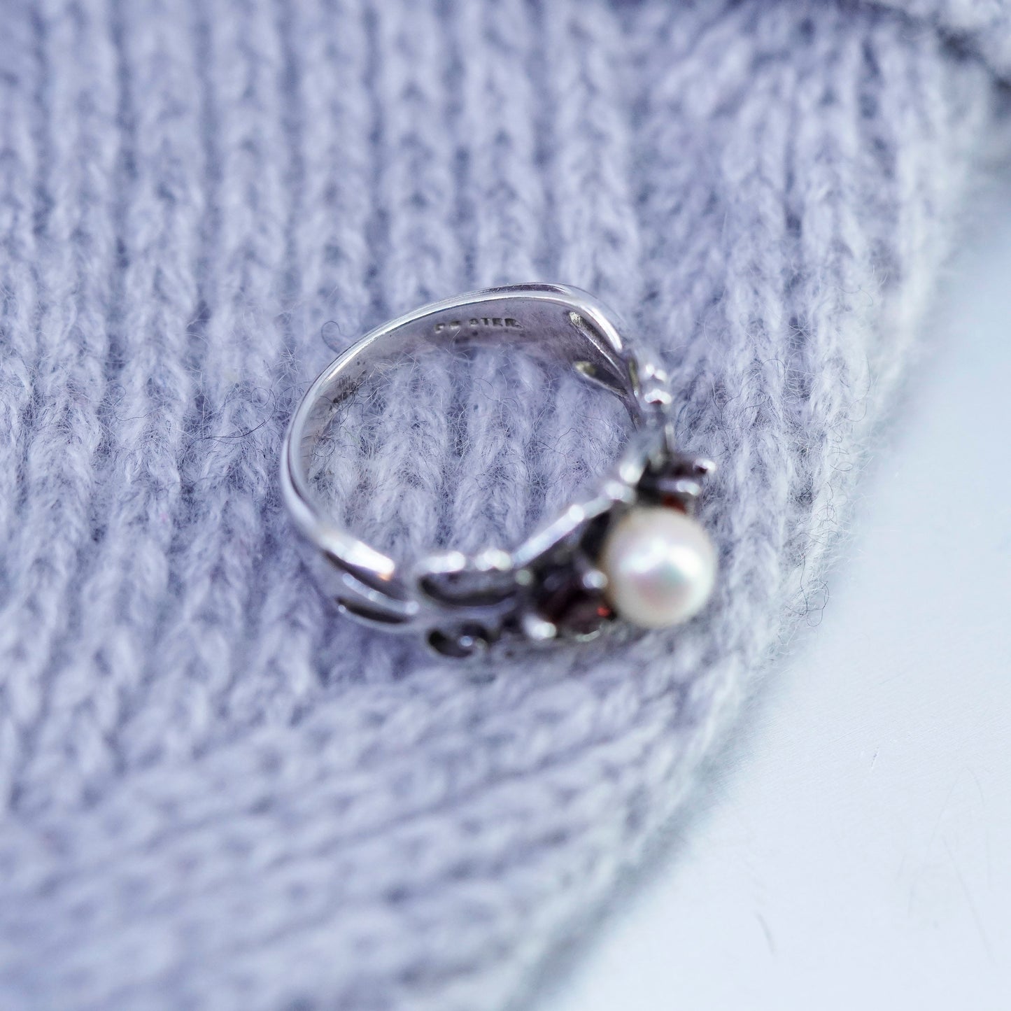 Size 9, vintage Sterling 925 silver handmade filigree band ring with ruby pearl